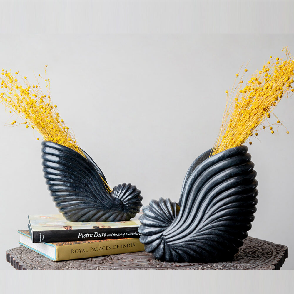 Marble Nautilus Shaped Urli - Black - Image 2